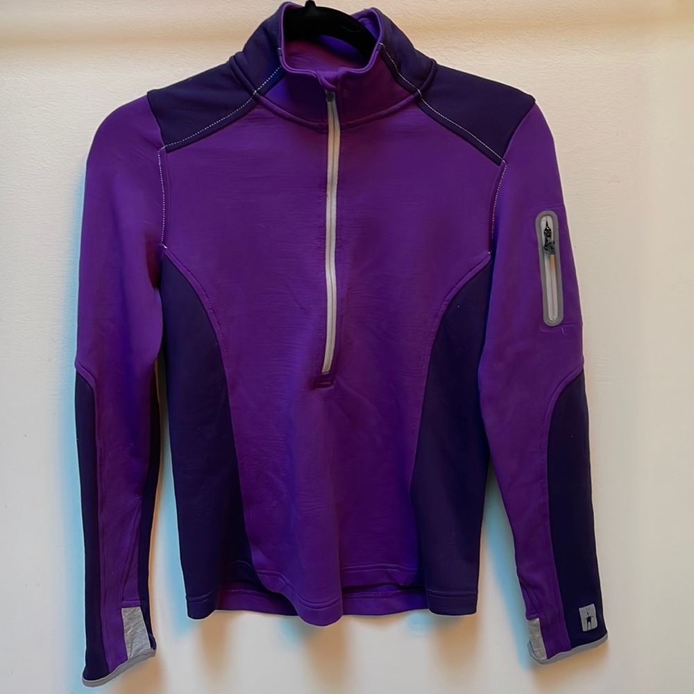Smartwool 1/4 zip top with thumb holes.